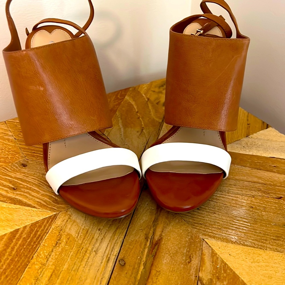 GIANNI BINI size 10M straps around the ankle caramel color with cream strap